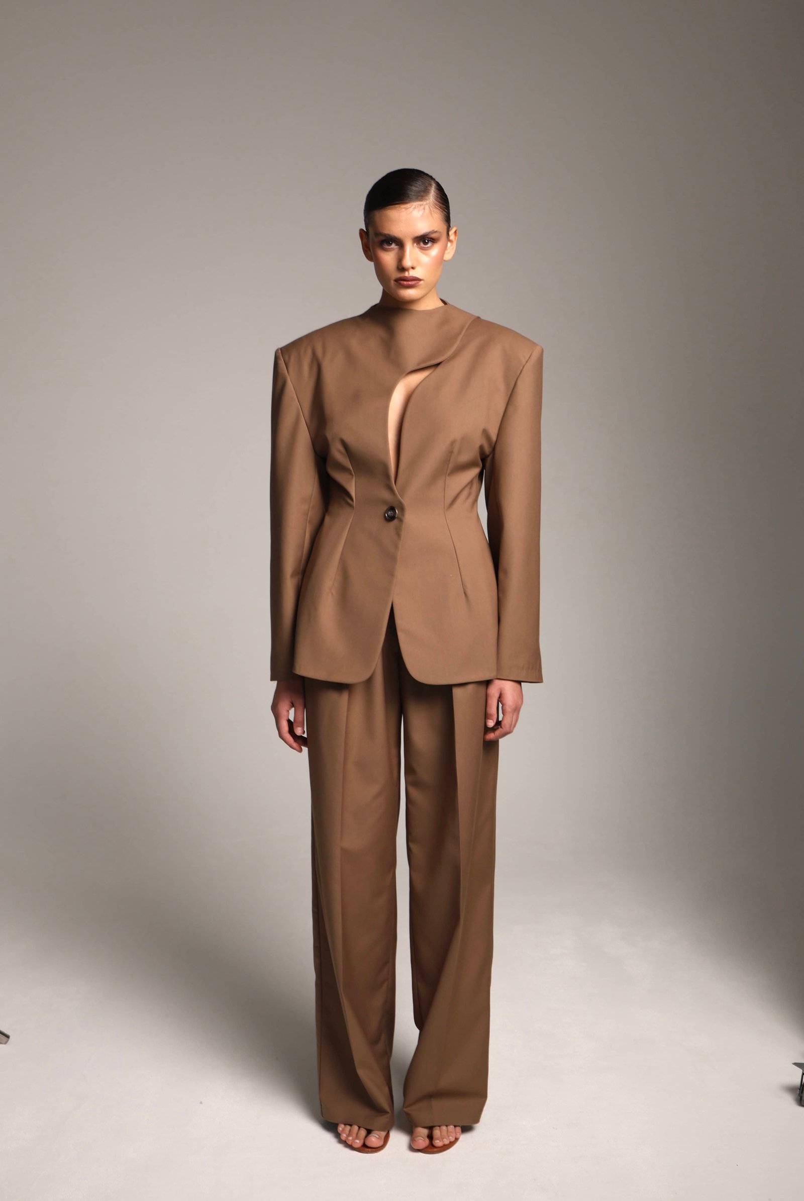 MIA peanut brown set